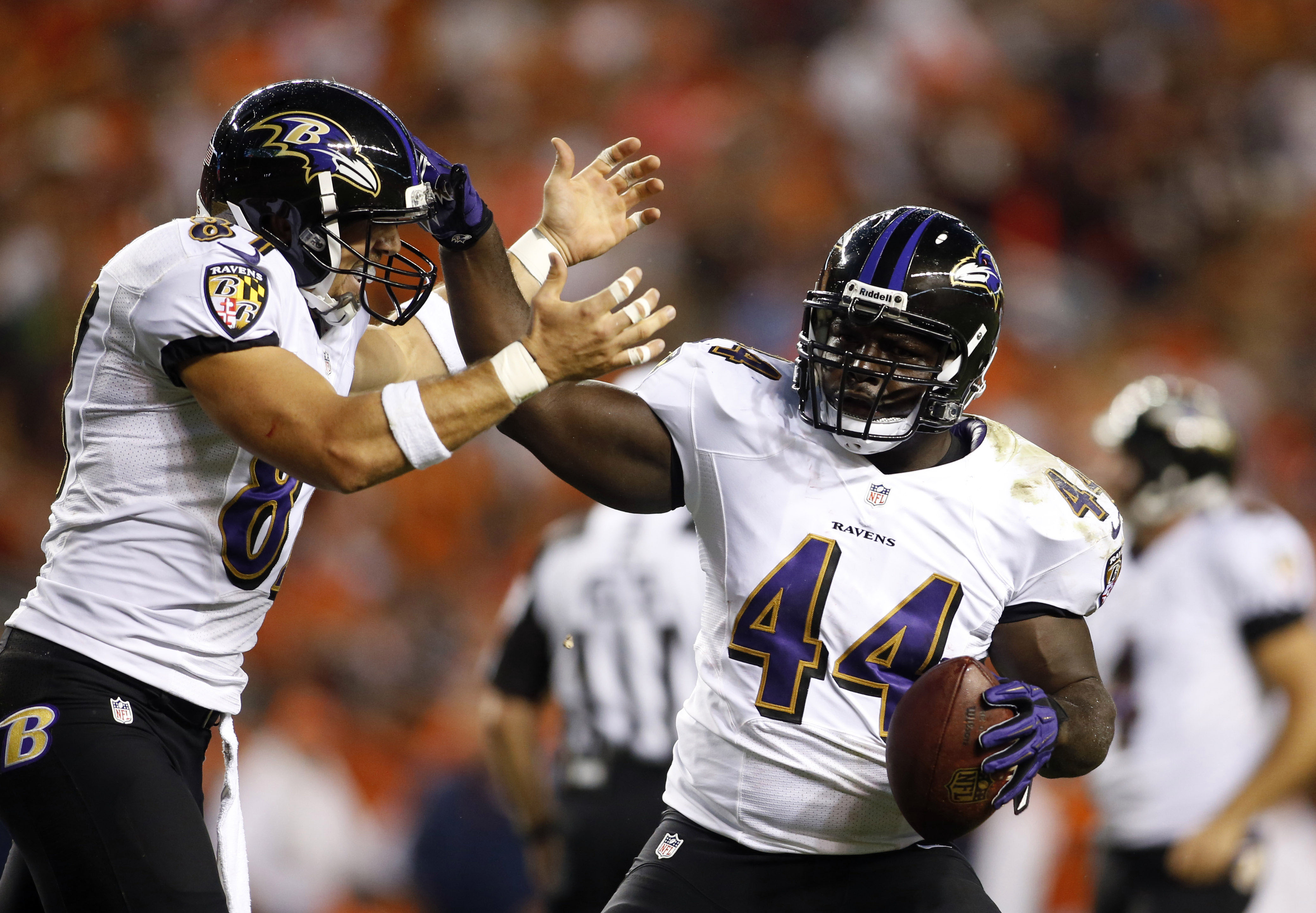 Ravens release fullback Vonta Leach 