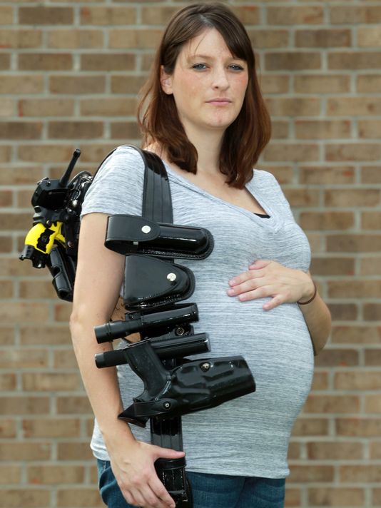 Police work, pregnancy collide in Ky. town