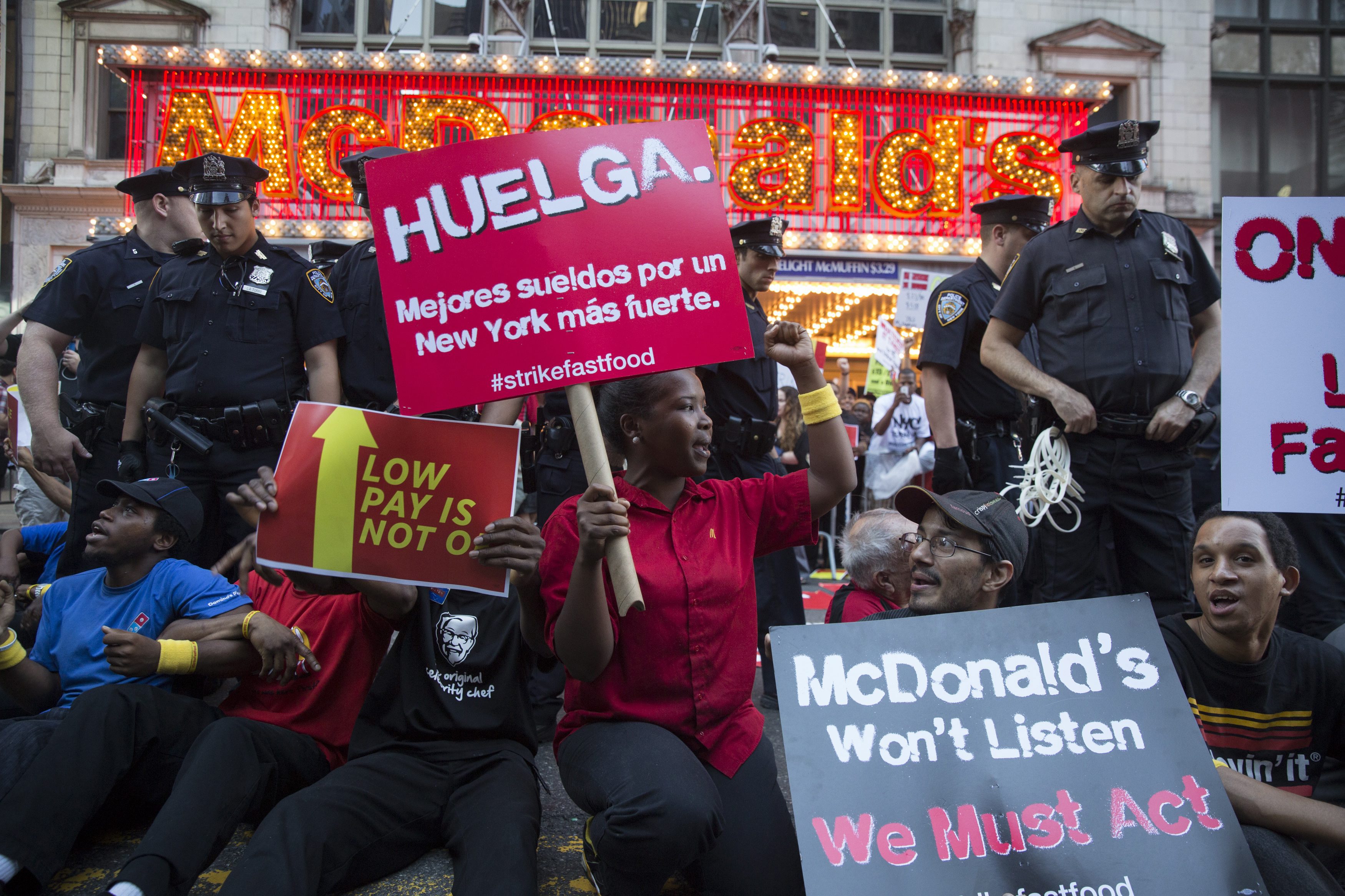 Thousands Of Fast Food Workers Strike Arrests Made Wusa Com