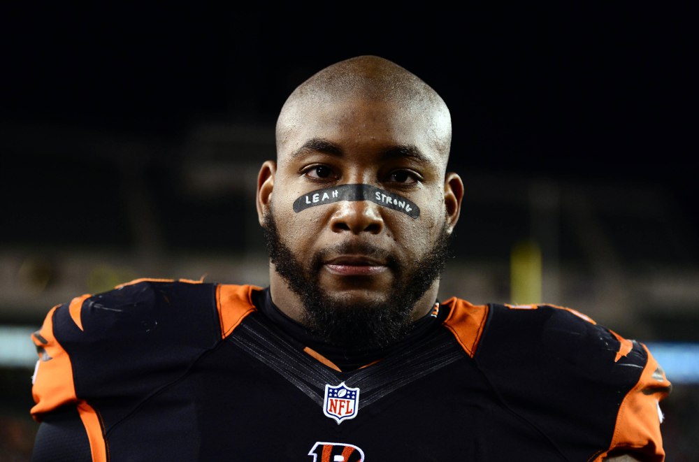 Cincinnati Bengals selling Devon Still jerseys, donating proceeds to