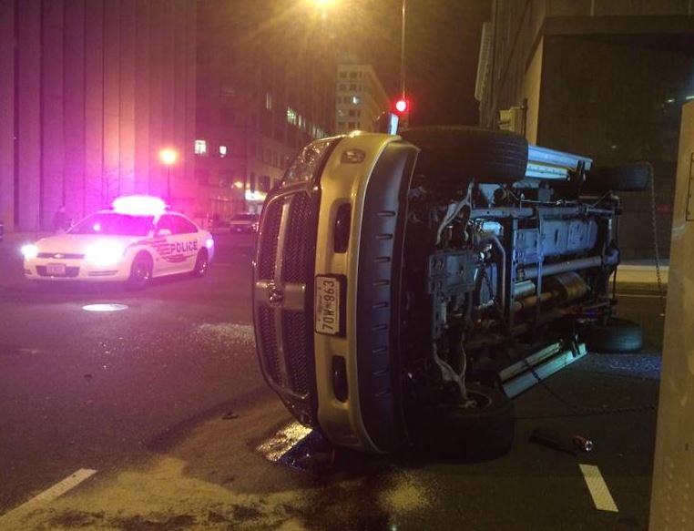 metro-bus-access-van-involved-in-crashes-wusa9