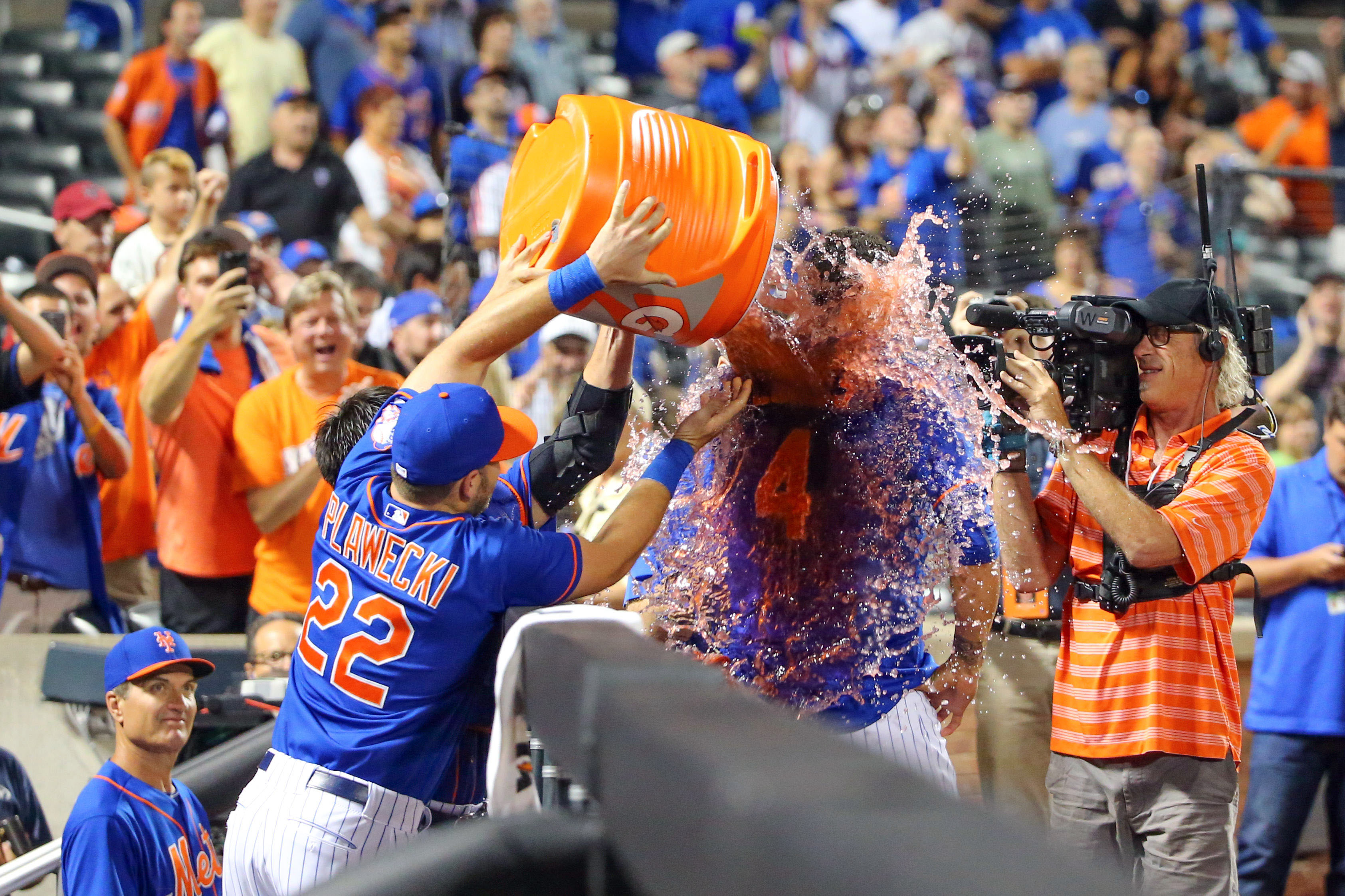 Fan favorite Flores homers in 12th, Mets beat Nationals 2-1