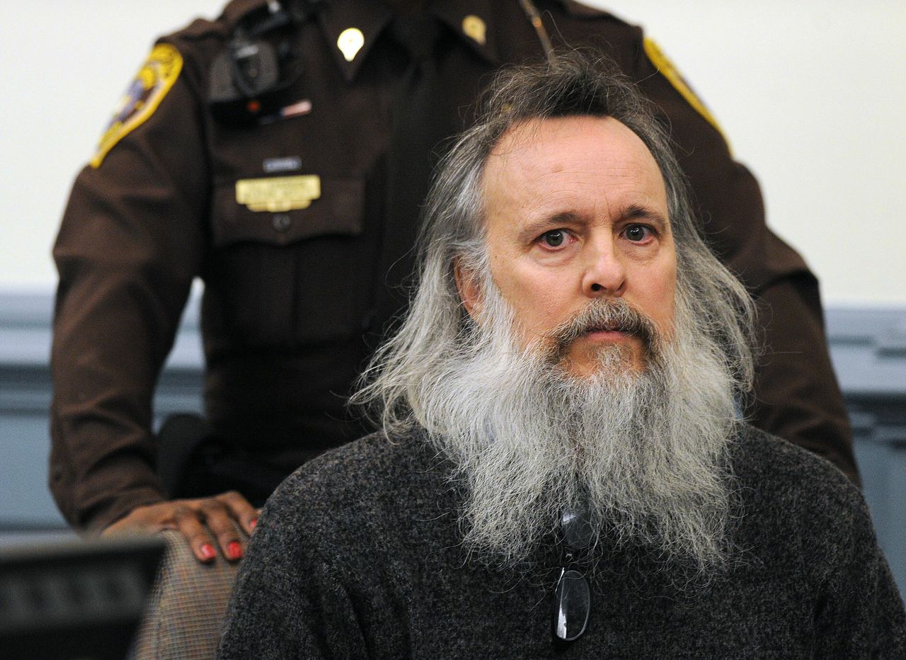 Charles Severance flips bird & objects to his attorney