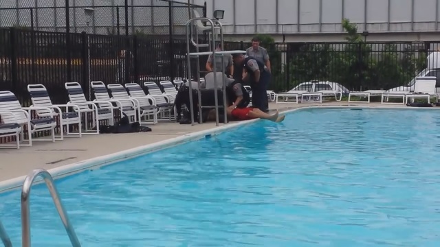 Va. lifeguard tries to drown himself in front of police - WUSA9.com