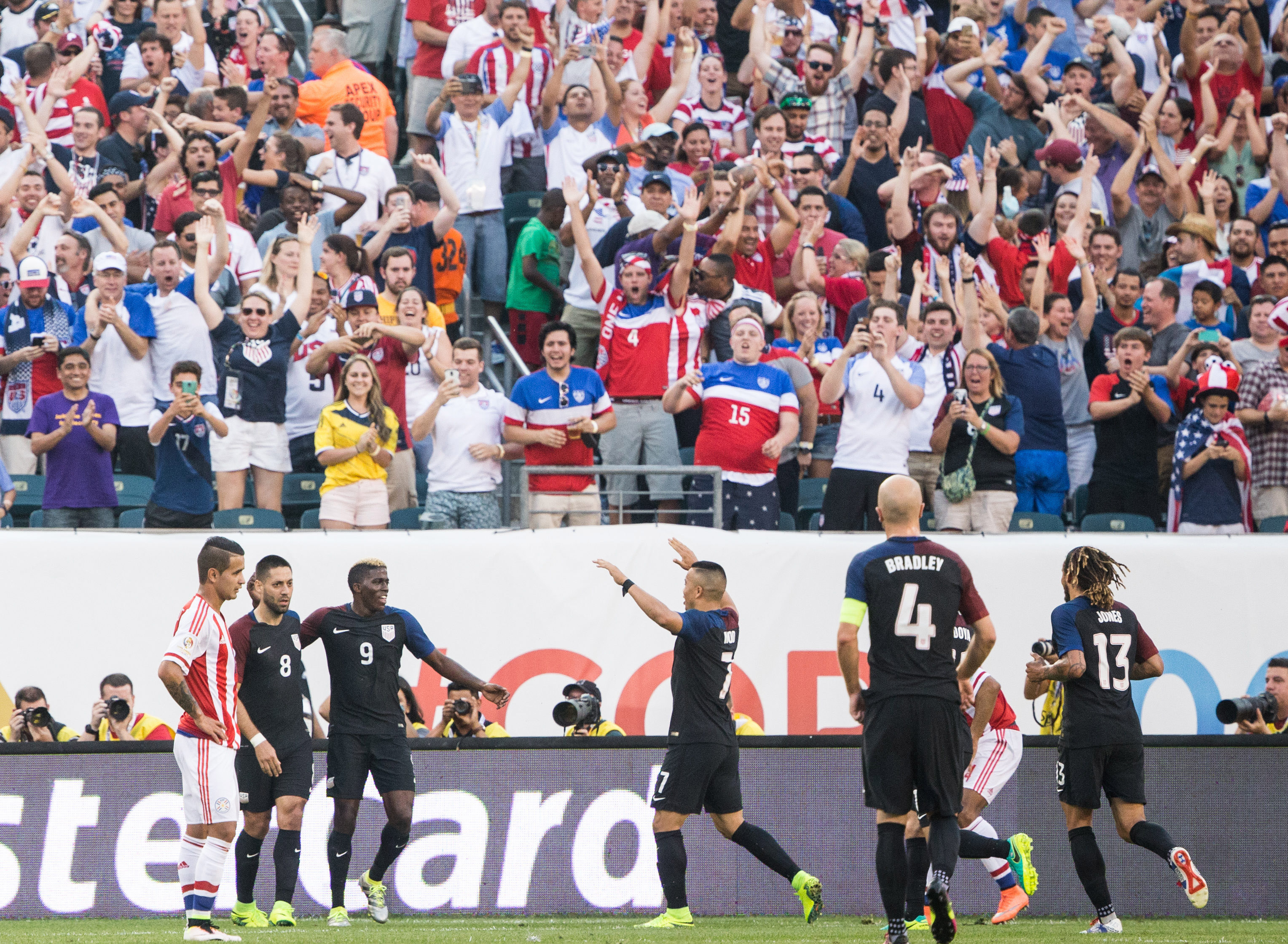 Clint Dempsey's goal gives U.S. win over Paraguay and spot in Copa America  quarterfinals - Los Angeles Times