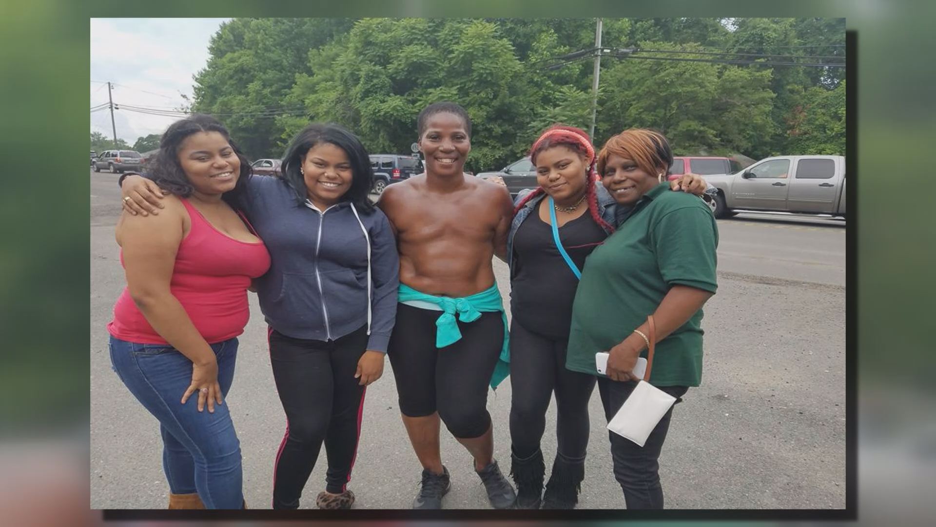 Topless Mississippi woman walks 1,000 miles to DC wusa9