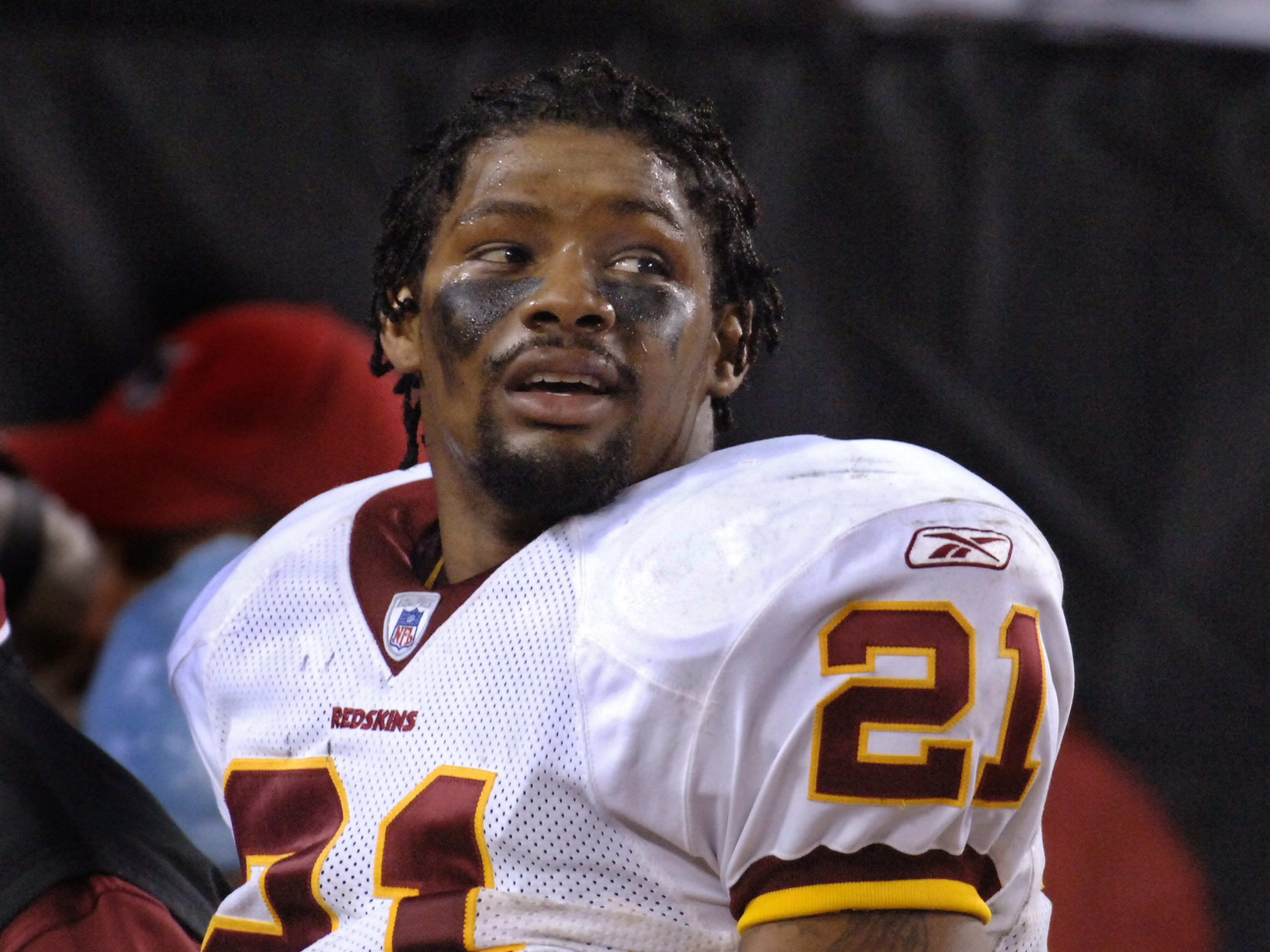 FILE ** Washington Redskins safety Sean Taylor (21) escapes the