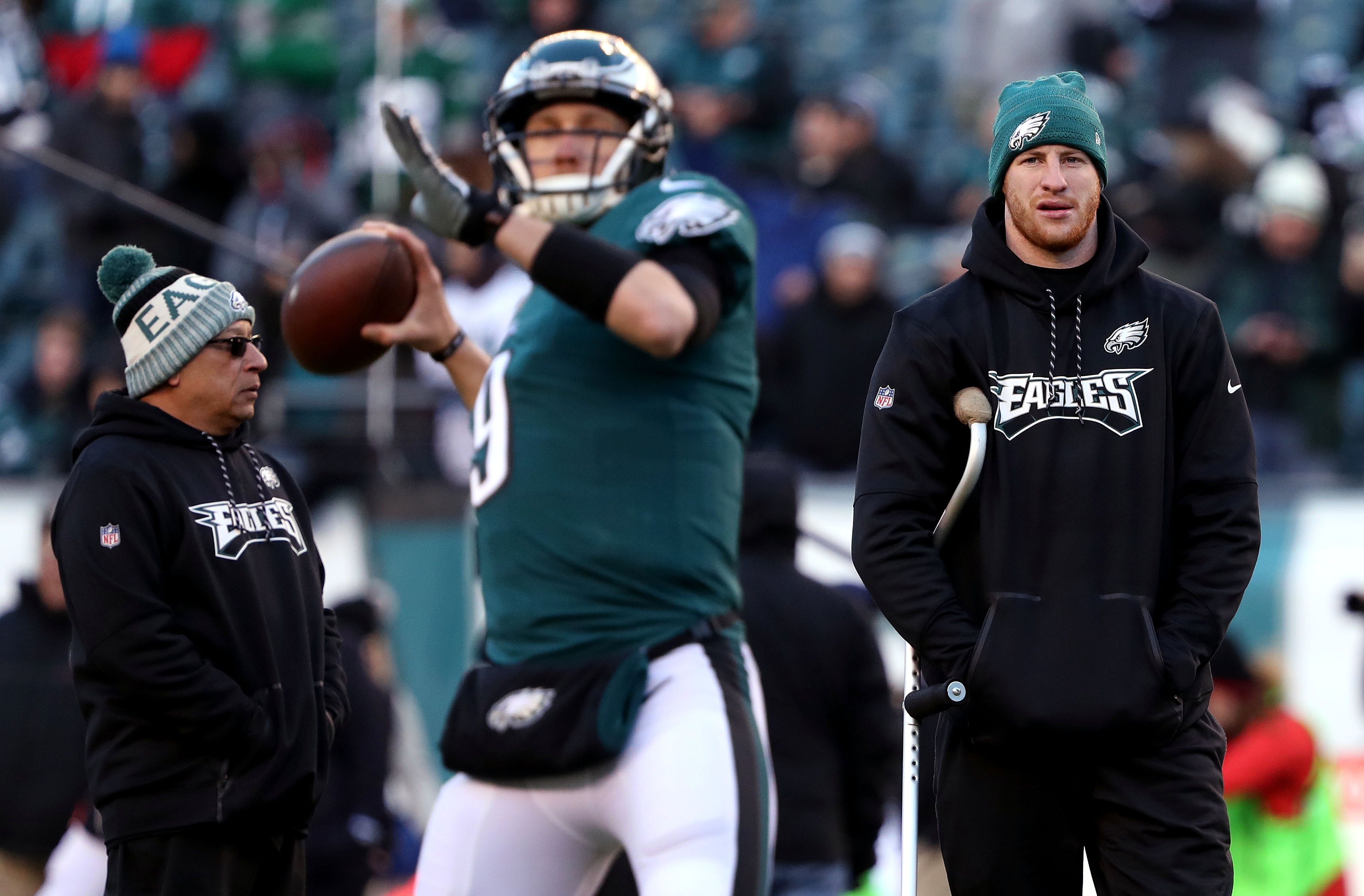 Philadelphia Eagles quarterback Nick Foles warms up before the NFL