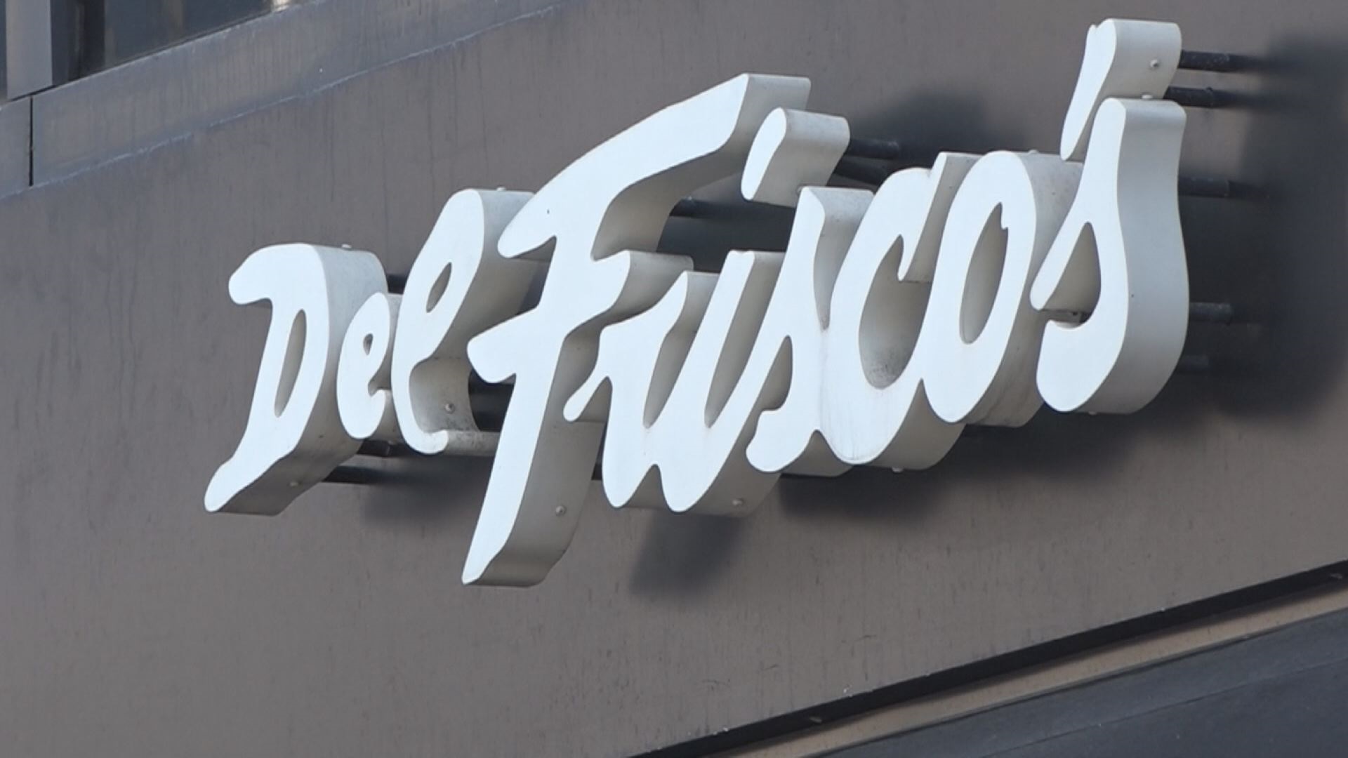 DC restaurant sparks Twitter storm with nohoodie dress code