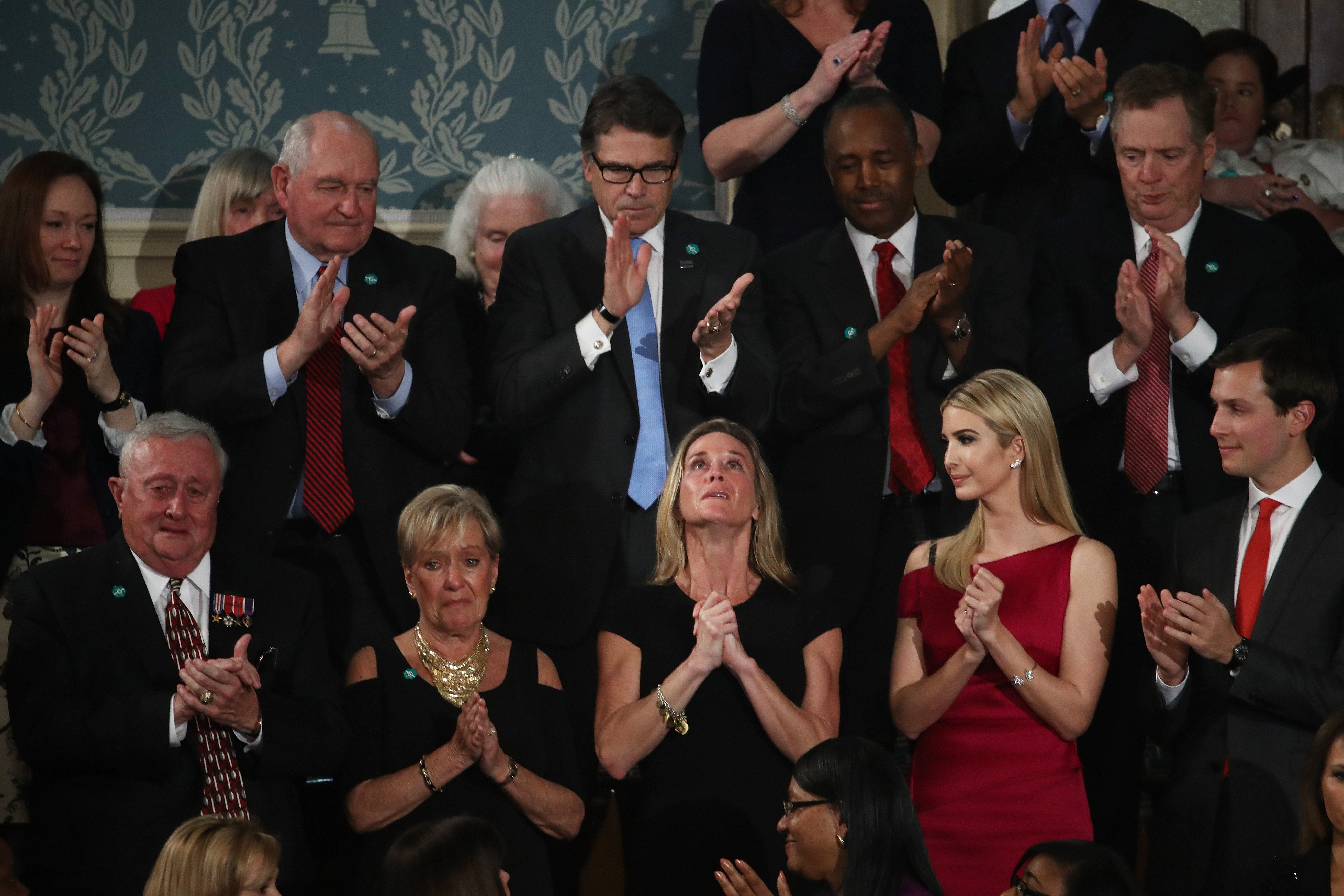 A widow in the first lady's box unites a divided country, briefly ...