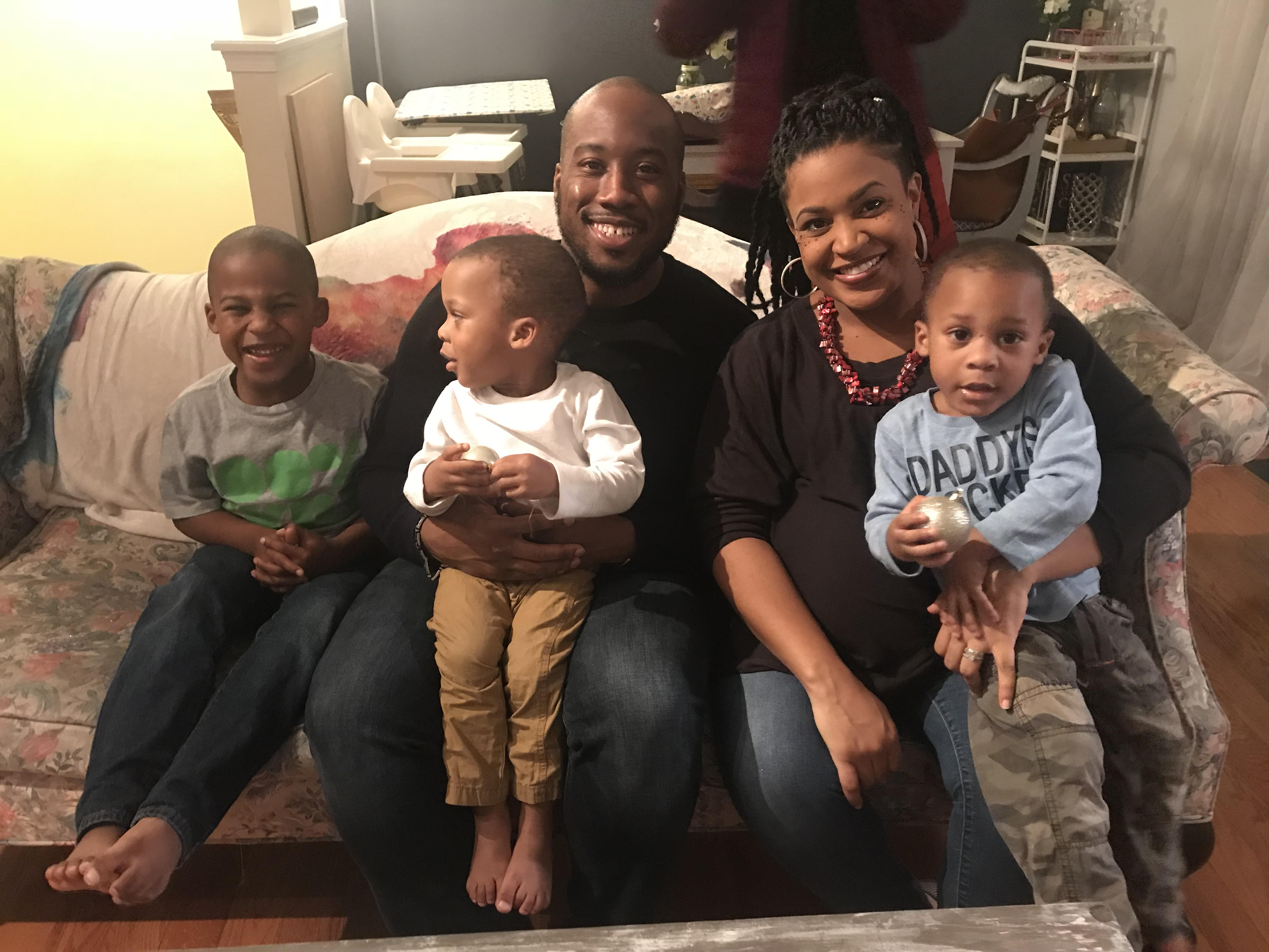 Family with son, twins celebrates last Christmas before triplets ...